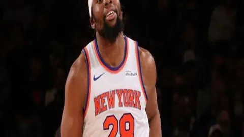 “绿军考虑波尔津吉斯与霍勒迪交易磋商可能性”